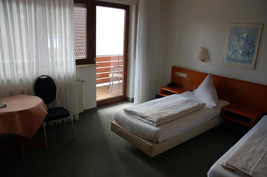 Hotel Kurfuerst Garni Гермерсхайм Экстерьер фото