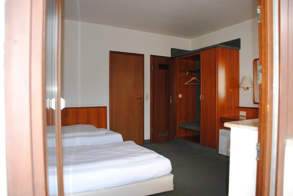 Hotel Kurfuerst Garni Гермерсхайм Номер фото